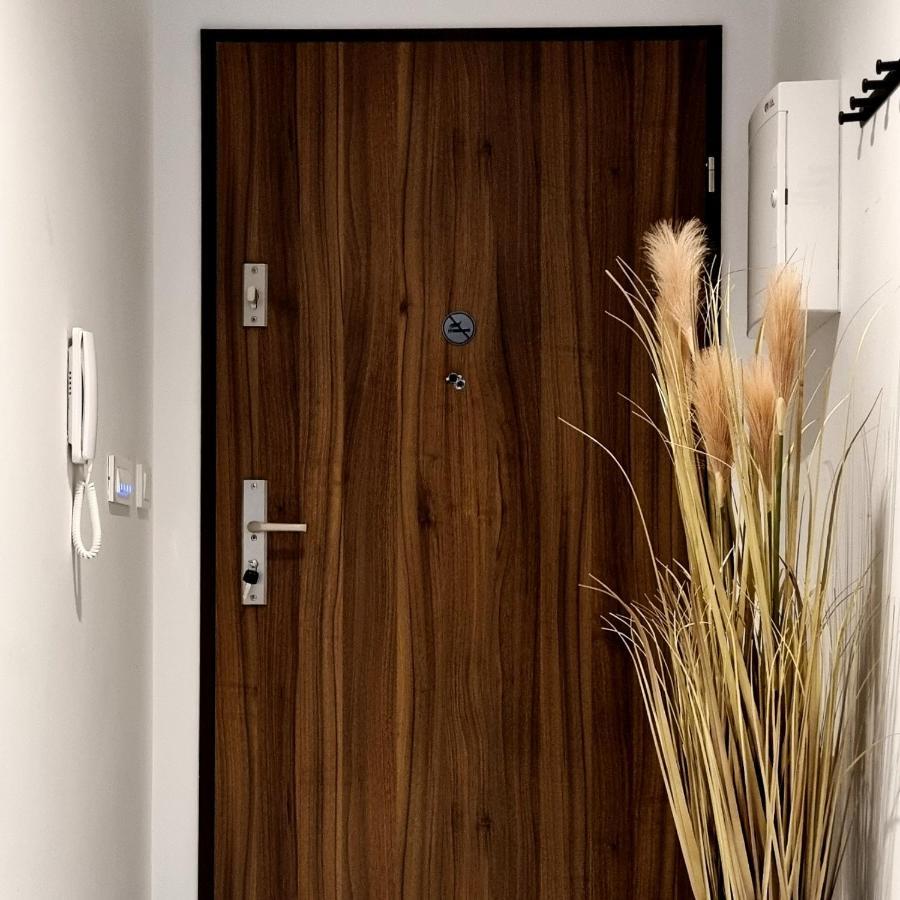Apple Apartments - Wroblewskiego Prywatne Miejsce Parkingowe Łódź Buitenkant foto