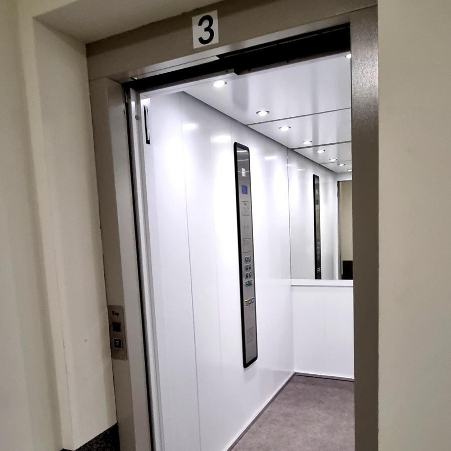 Apple Apartments - Wroblewskiego Prywatne Miejsce Parkingowe Łódź Buitenkant foto