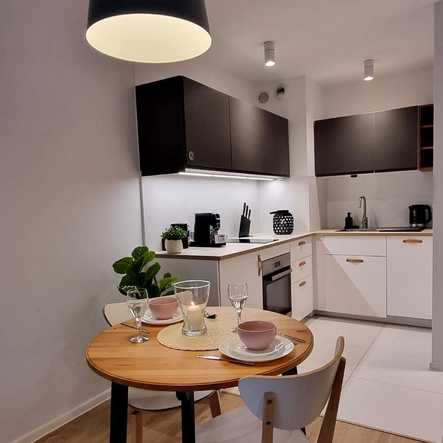 Apple Apartments - Wroblewskiego Prywatne Miejsce Parkingowe Łódź Buitenkant foto