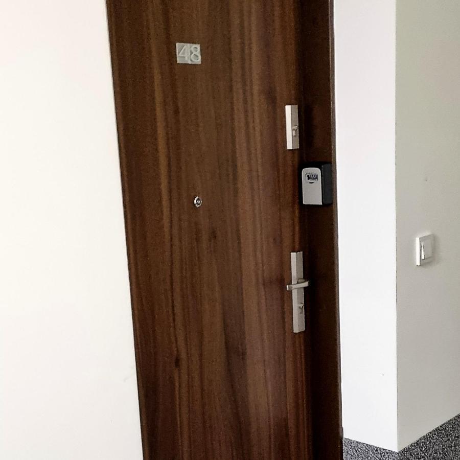 Apple Apartments - Wroblewskiego Prywatne Miejsce Parkingowe Łódź Buitenkant foto
