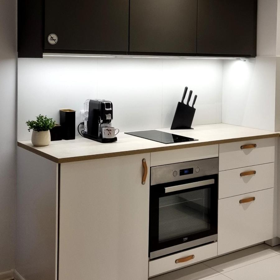 Apple Apartments - Wroblewskiego Prywatne Miejsce Parkingowe Łódź Buitenkant foto