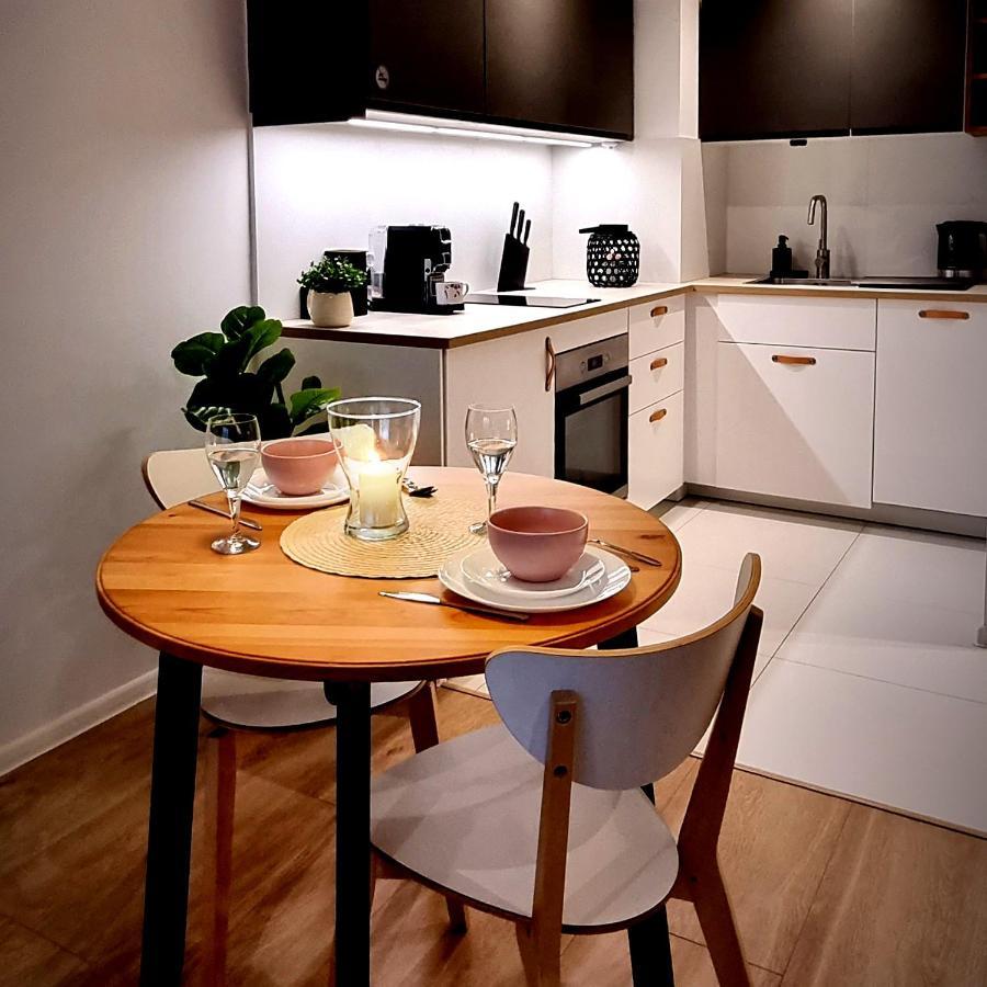 Apple Apartments - Wroblewskiego Prywatne Miejsce Parkingowe Łódź Buitenkant foto